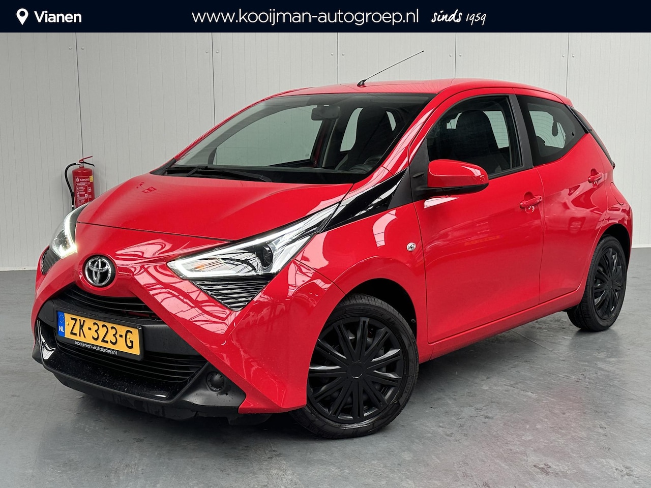 Toyota Aygo - 1.0 VVT-i x-play limited Dealer onderhouden, Apple Carplay & Trekhaak! - AutoWereld.nl