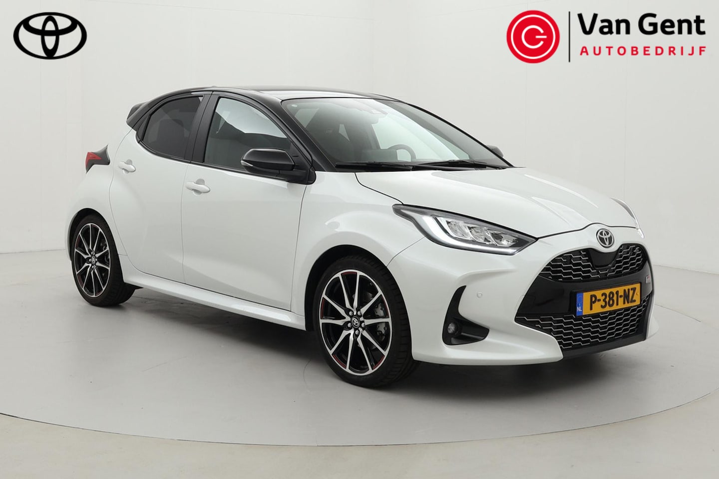Toyota Yaris - 1.5 Hybrid GR Sport | Panoramadak | Apple Carplay / Android Auto | Dodehoek detectie | JBL - AutoWereld.nl