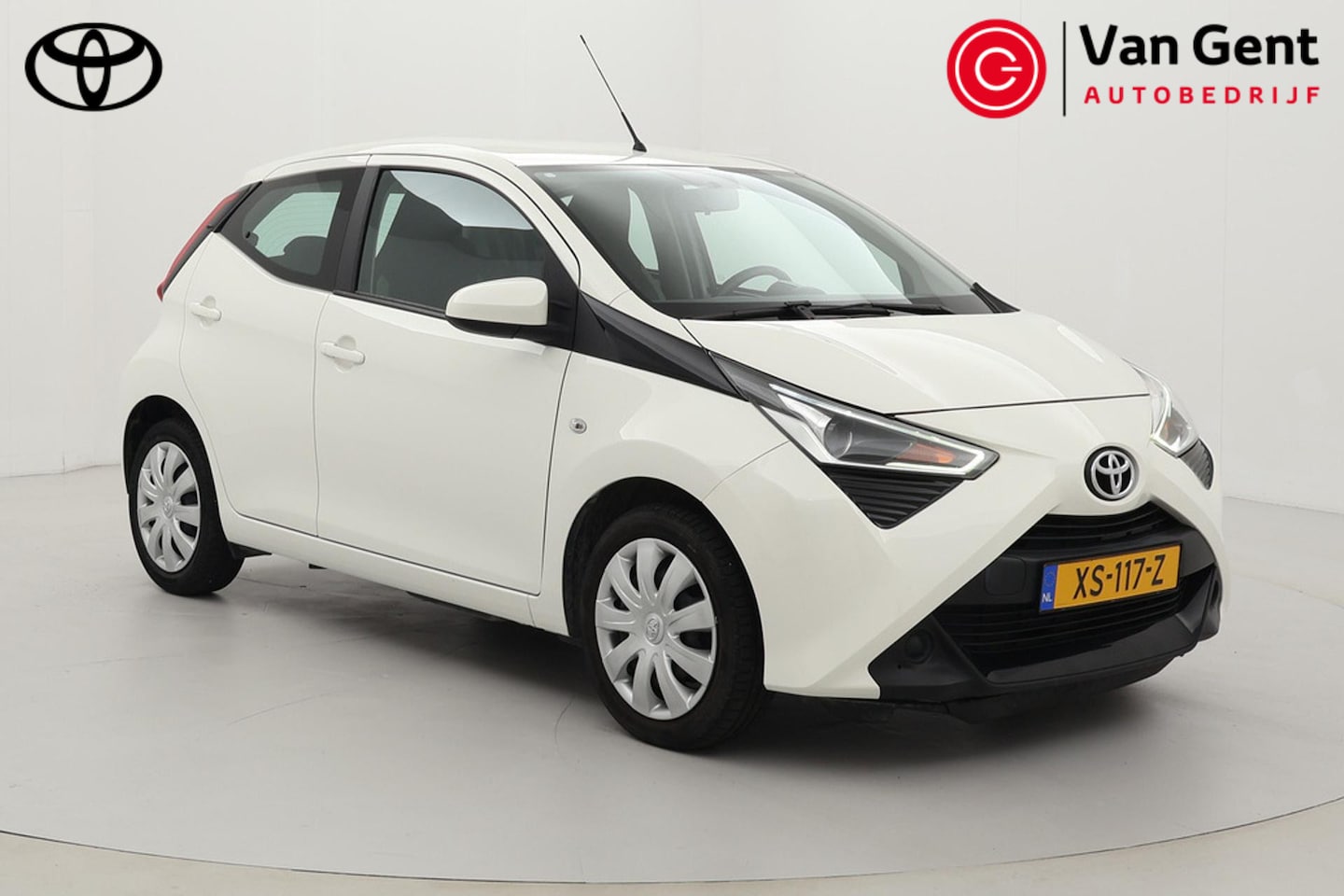 Toyota Aygo - 1.0 VVT-i x-play | Apple Carplay / Android Auto | Airco | Camera | Bluetooth | DAB - AutoWereld.nl