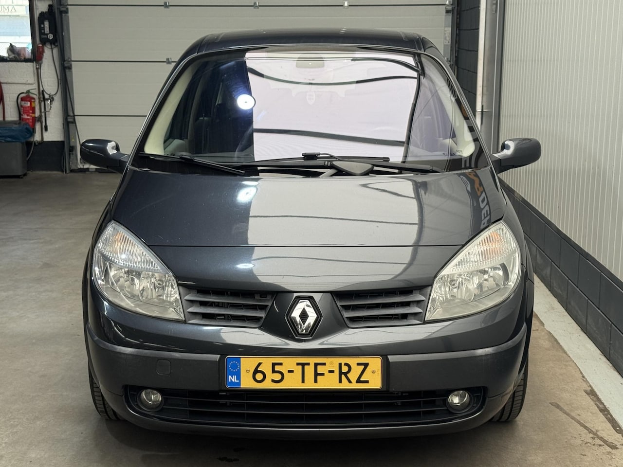 Renault Grand Scénic - 2.0-16V Business Line 7p. 2.0-16V Business Line 7p. - AutoWereld.nl