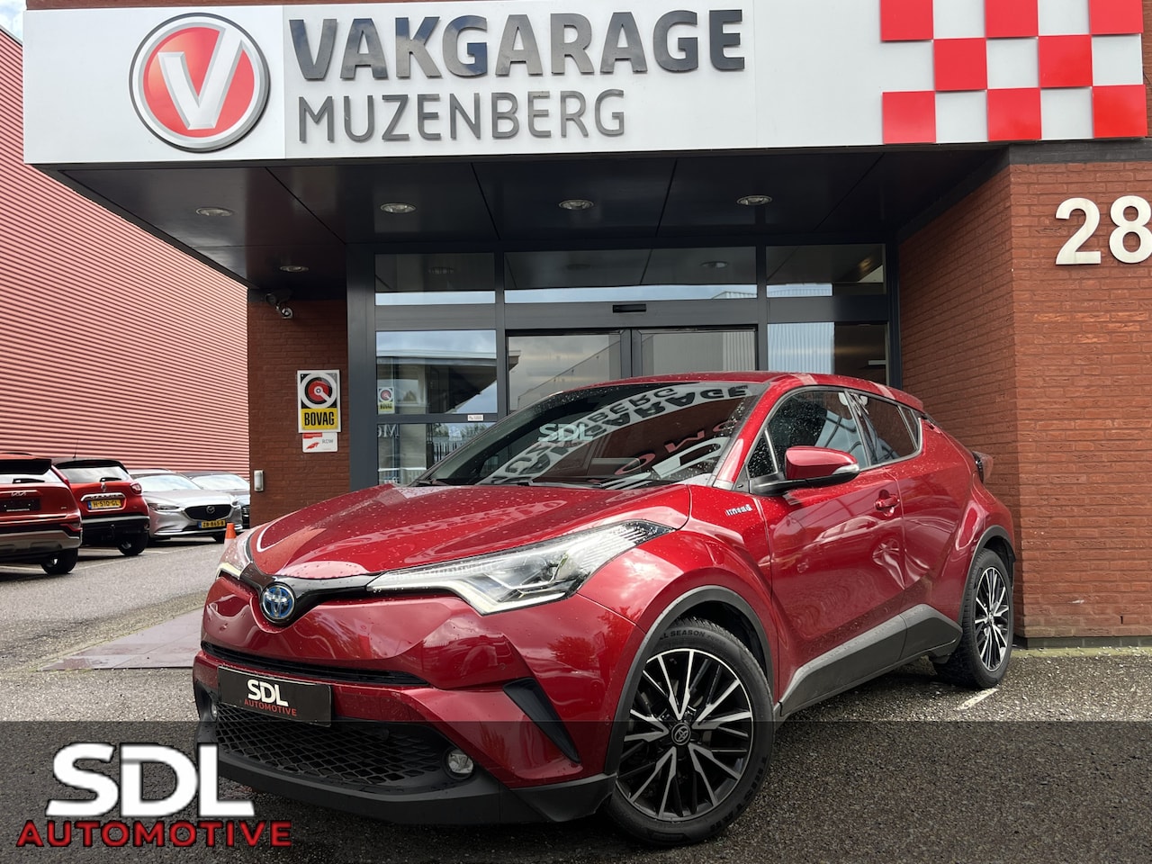 Toyota C-HR - 1.8 Hybrid Executive // LED KOPLAMPEN // NAVI // CAMERA // ADAPTIVE CRUISE // STOELVERWARM - AutoWereld.nl