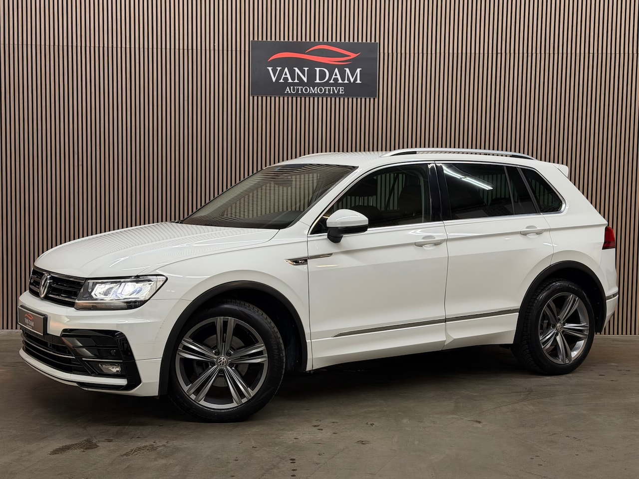 Volkswagen Tiguan - 1.5 TSI ACT R-Line 2019 DSG LED VIRTUAL KEYLESS - AutoWereld.nl