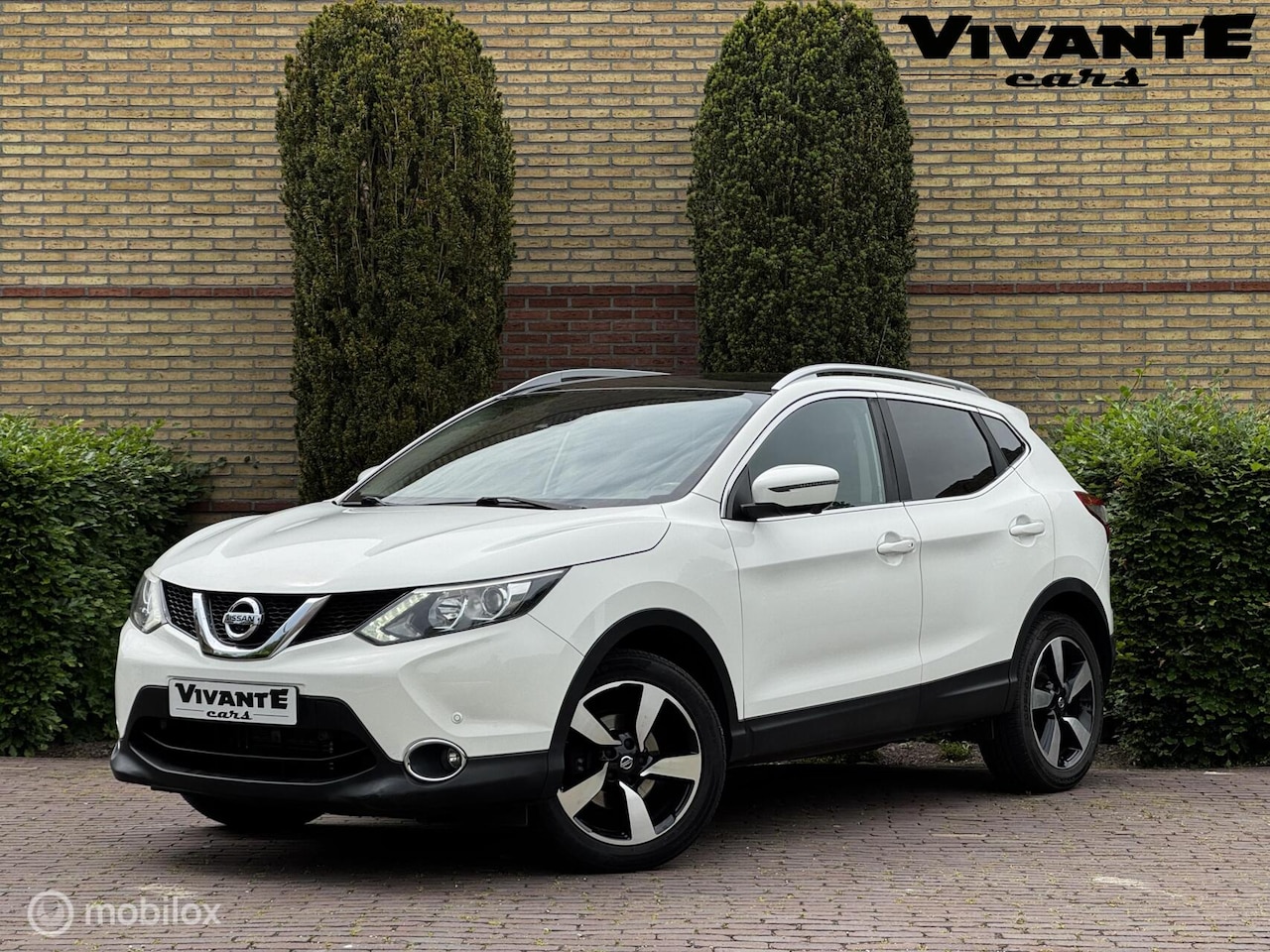 Nissan Qashqai - 1.2 Connect Edition Dealer O.H*Pano*360-Camera - AutoWereld.nl