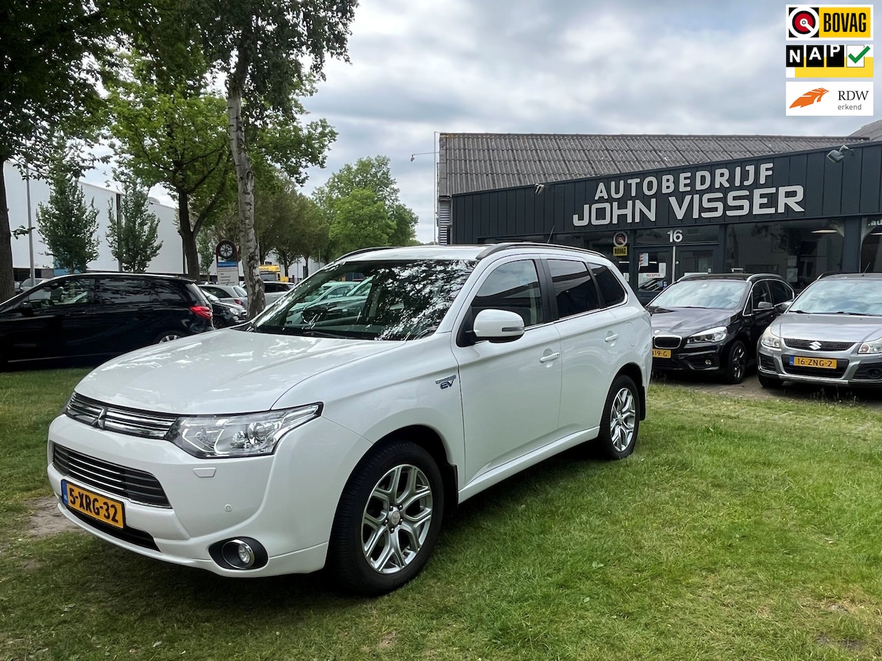 Mitsubishi Outlander - 2.0 PHEV instyle * hybride * navi * innovatie-comfort-style * cruise * - AutoWereld.nl