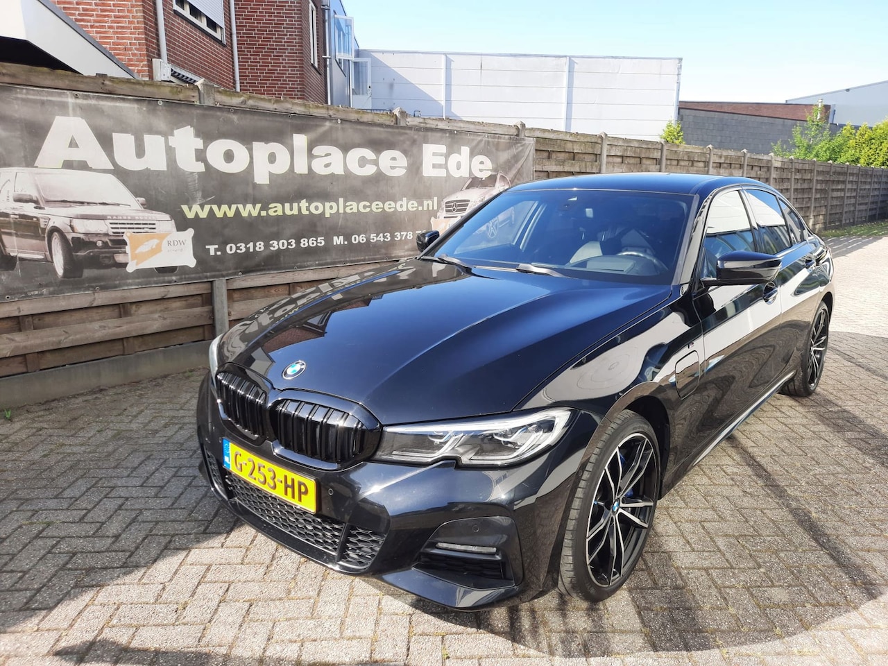 BMW 3-serie - 330e High Exe 400PK LEER - AutoWereld.nl
