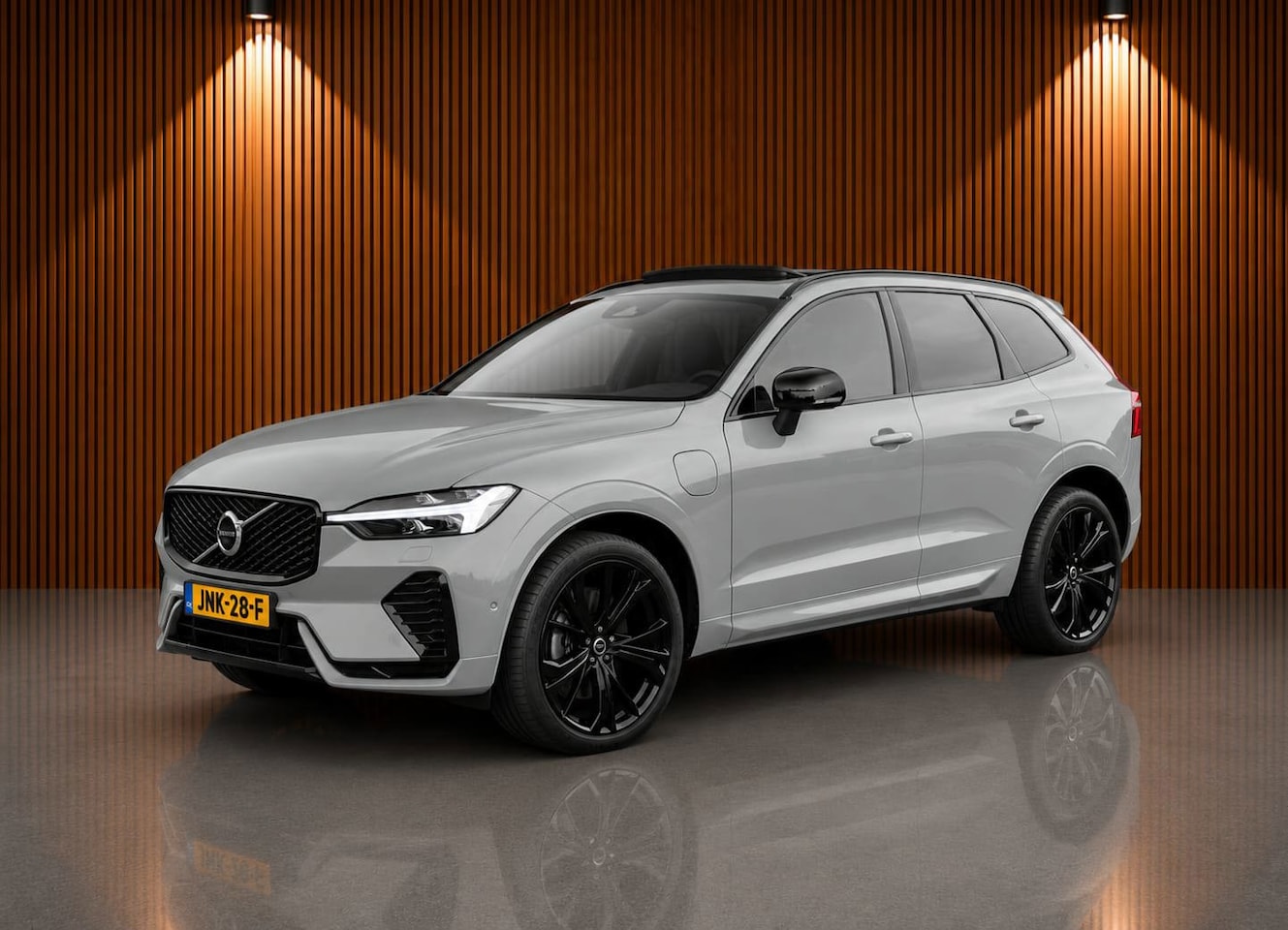 Volvo XC60 - 2.0 T6 Plug-in hybrid AWD Plus Black Edition Vapour Grey - AutoWereld.nl