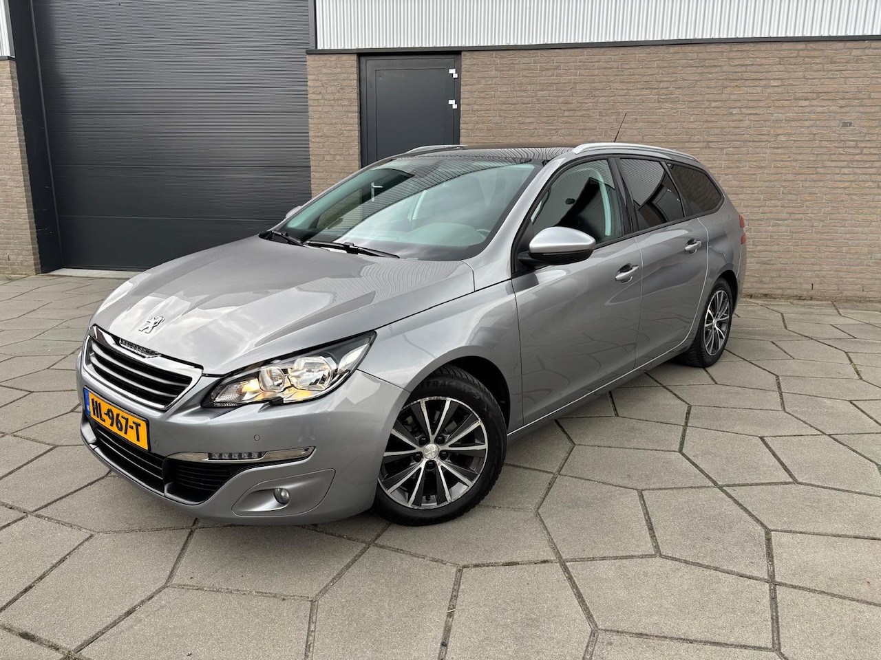 Peugeot 308 SW - 1.6 BlueHDI Blue Lease Exe. Pack|ECHT ALLES NIEUW|Pano-dak|TREKH.|All-Seas.|Dak-Rails | - AutoWereld.nl