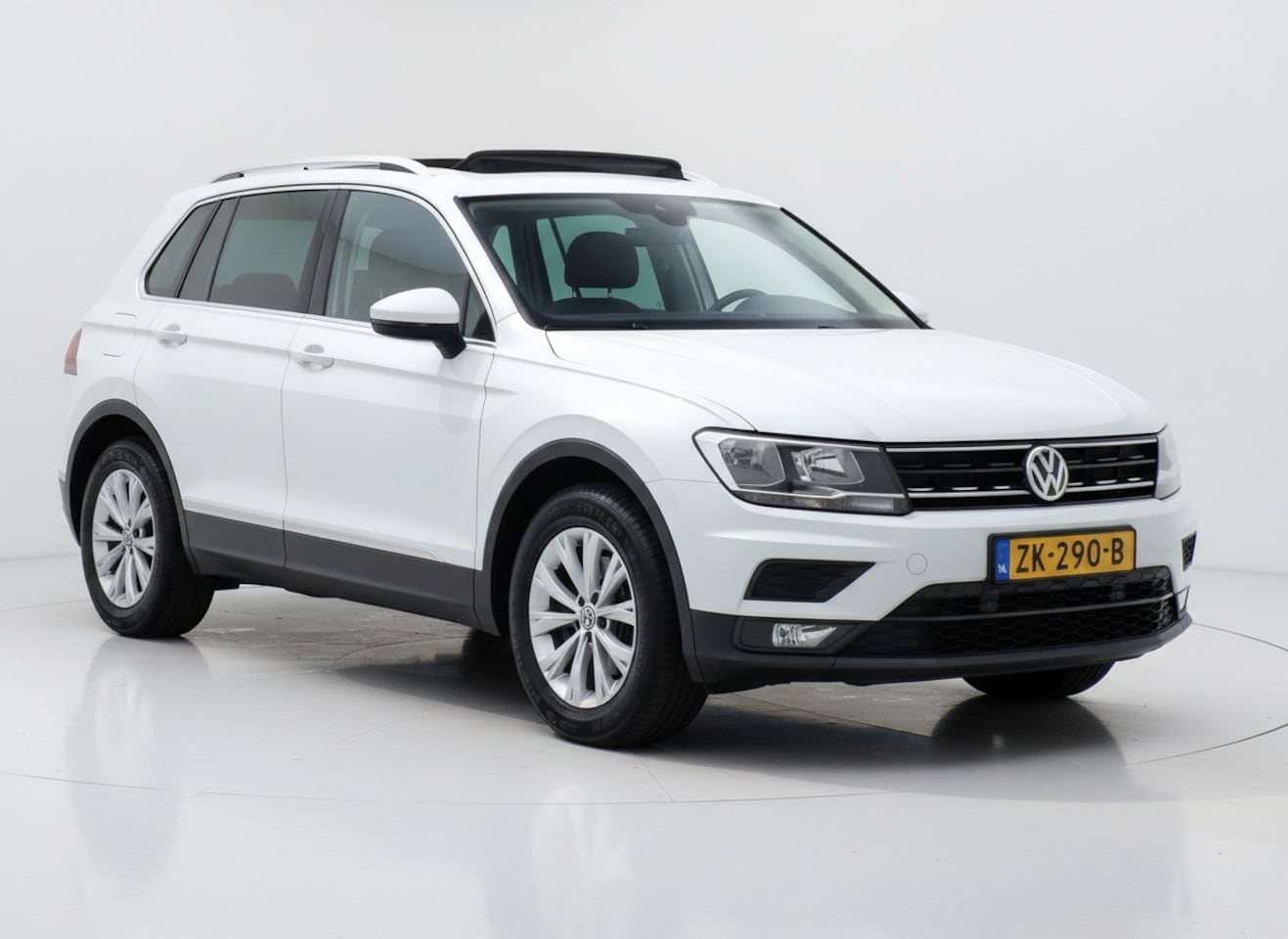 Volkswagen Tiguan - 1.5 TSI ACT Comfortline Business|Pano|ACC - AutoWereld.nl