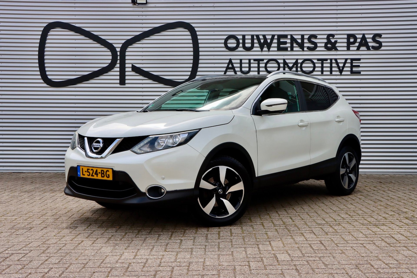Nissan Qashqai - 1.6 Tekna | 1500 KG TREKGEW. | PANORAMA | CAMERA | CLIMATE - AutoWereld.nl