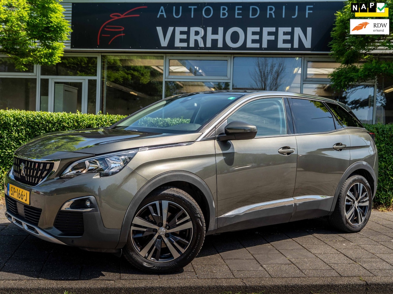 Peugeot 3008 - 1.2 PureTech Allure | AUTOMAAT | DISTRIBUTIE VERVANGEN | PARKEERCAMERA | NAVIGATIE | CARPL - AutoWereld.nl