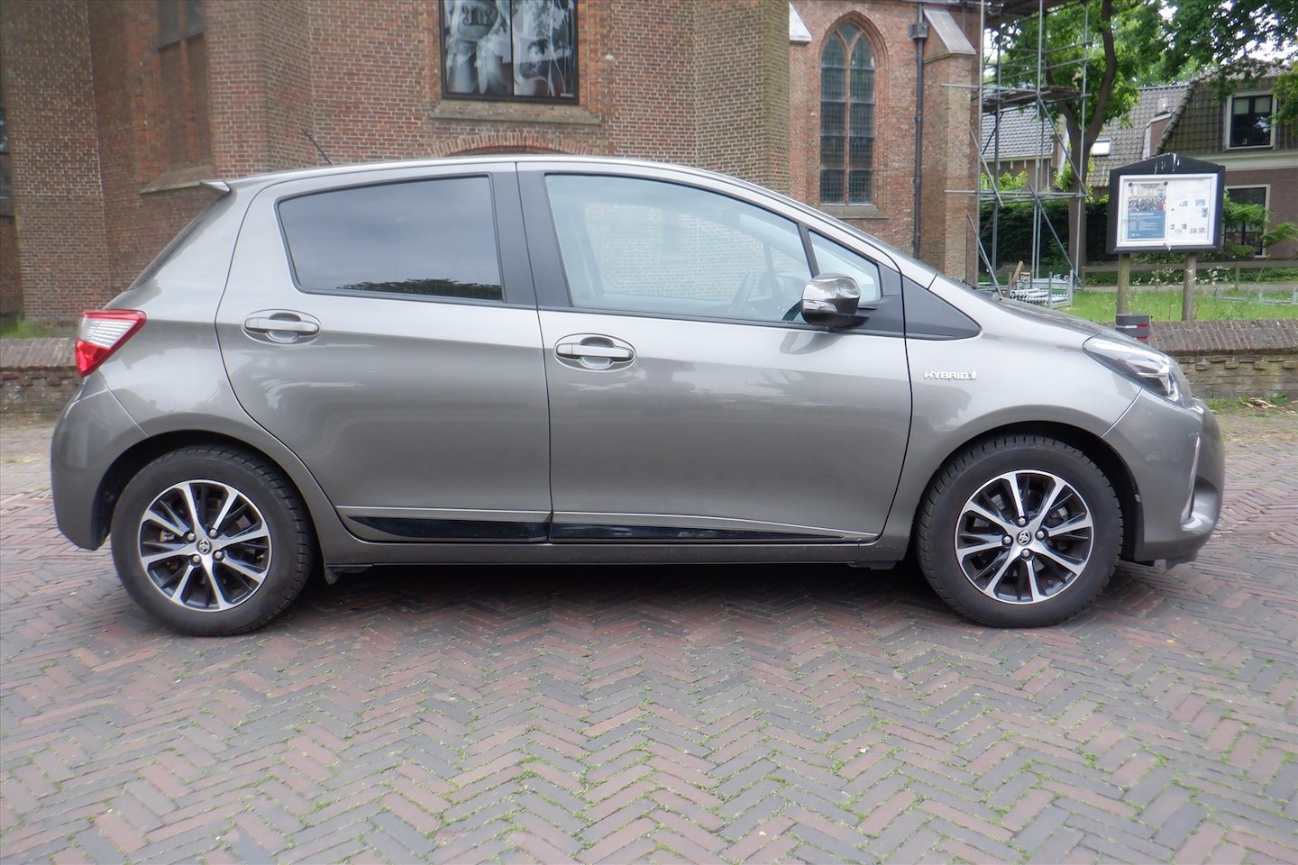 Toyota Yaris - 1.5 Full Hybrid 100pk 5D Aut Orange Sport - AutoWereld.nl