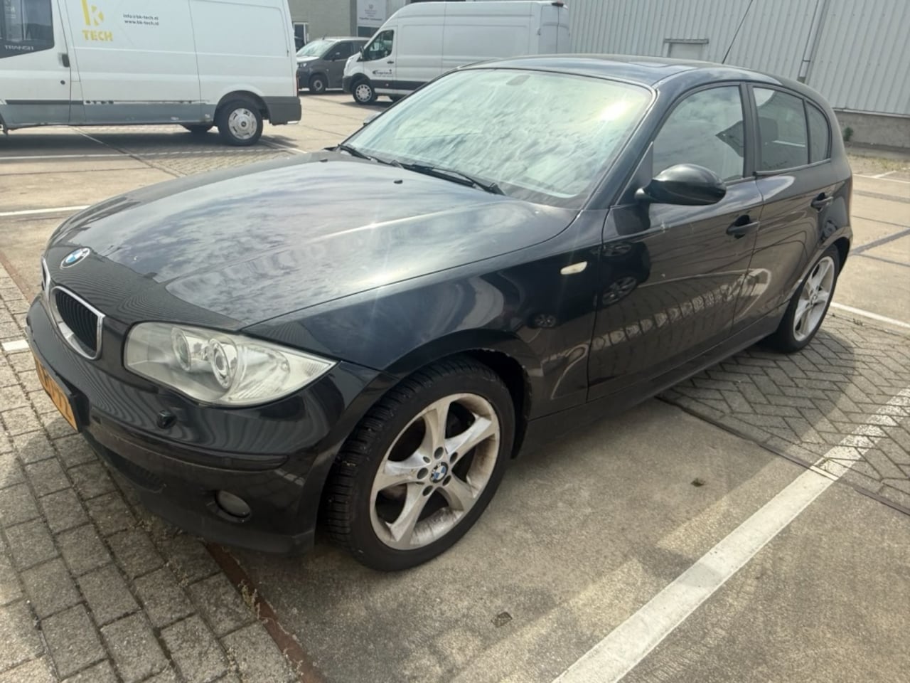 BMW 1-serie - 116i Executive LET OP ACHTERAS GESCHEURD !!!! - AutoWereld.nl