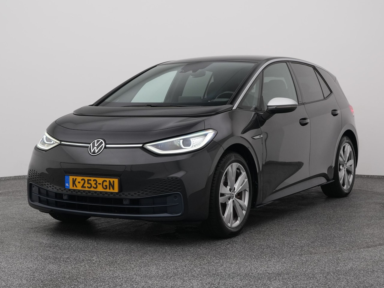 Volkswagen ID.3 - First Plus 58 kWh | CAMERA | ADAPTIVE | LEDER | STOEL- EN STUURVERW. - AutoWereld.nl