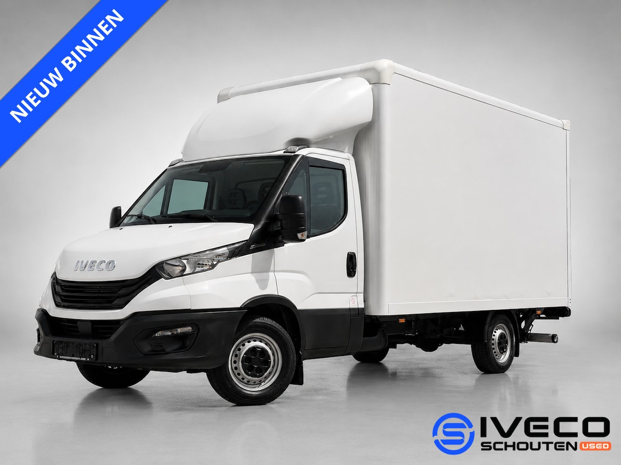 Iveco Daily - 35S16 A8 2.3L 160pk Automaat • Laadklep • Camera • W4100 • Bluetooth - AutoWereld.nl