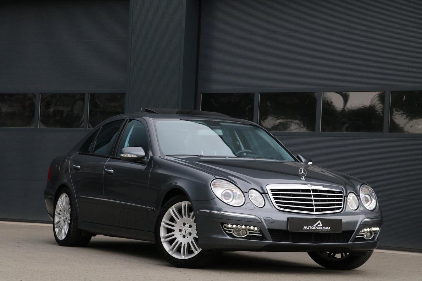 Mercedes-Benz E-klasse - 200K.184PK Premiumpakket Schuifdak Leder/Nappa Stoelkoeling Camera Youngtimer Trekhaak Xen - AutoWereld.nl