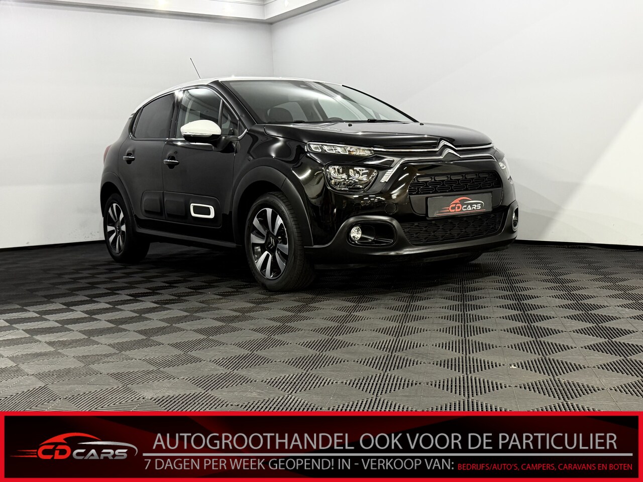 Citroën C3 - 1.2 PureTech Shine Clima, Navi, Parkeersensoren, Keyless start, Cruise control, Lichtmetal - AutoWereld.nl