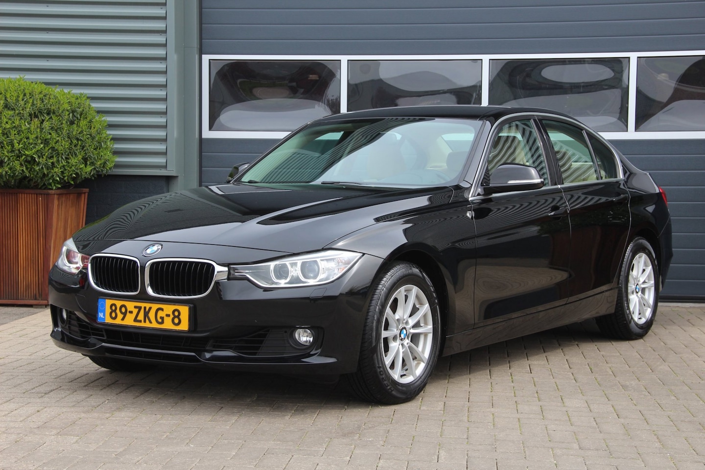 BMW 3-serie - 320i High Executive 320i High Executive - AutoWereld.nl