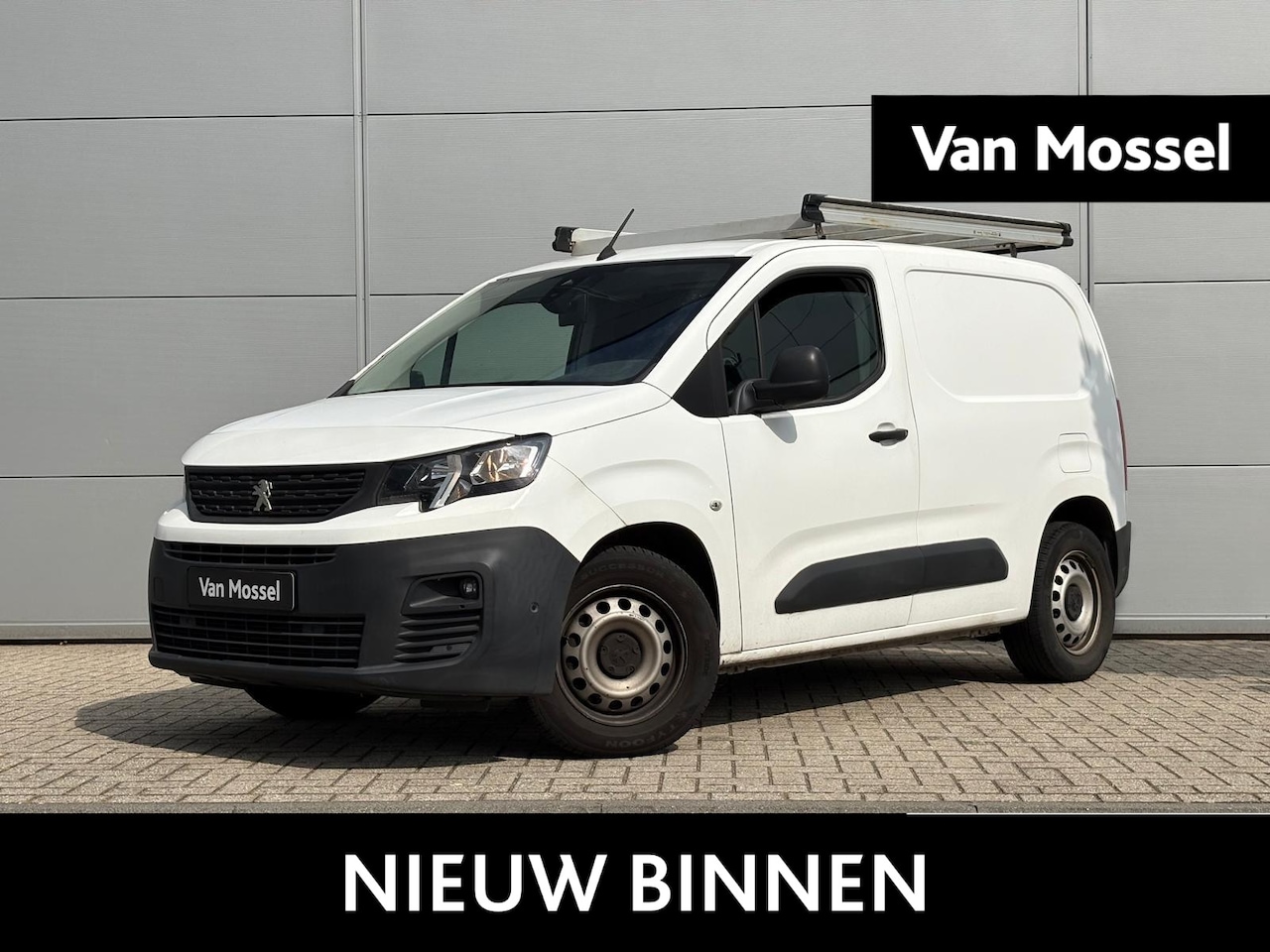 Peugeot Partner - 1.2 PureTech Premium | Imperiaal | Trekhaak | Bluetooth verbinding - AutoWereld.nl