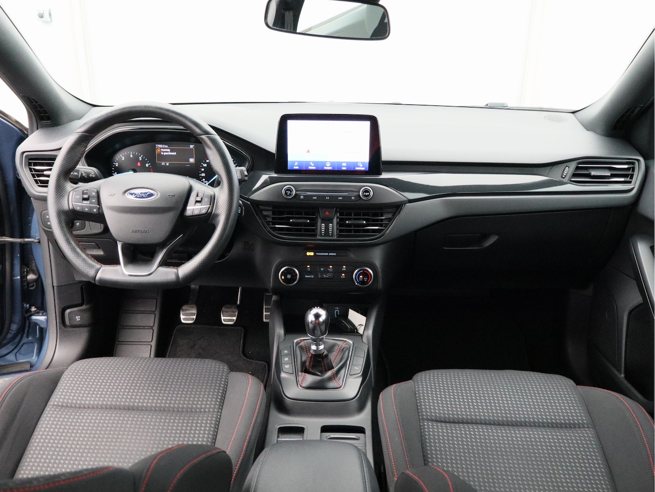 Ford Focus - 1.0 EcoBoost ST Line Business/ lage km/ zeer mooi! - AutoWereld.nl