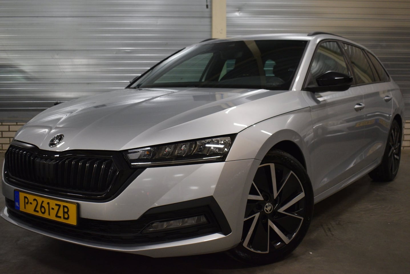 Skoda Octavia Combi - 1.0 TSI Sport Business + Sportstoelen|Virtual Cockpit|Navigatie|Android Auto|Carplay|Trekh - AutoWereld.nl