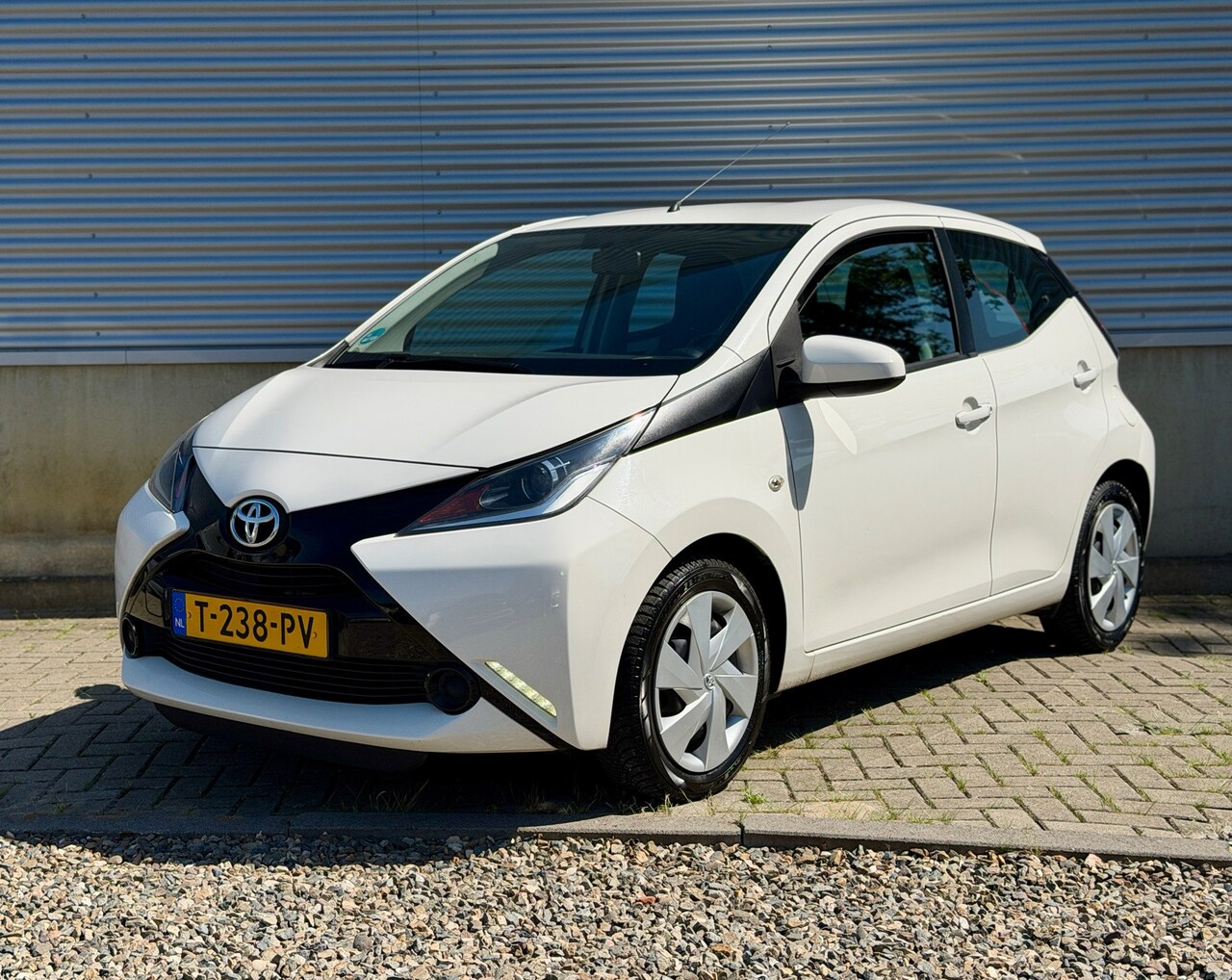 Toyota Aygo - 1.0 VVT-i x-pure [ 1e eig, Camera, Airco ] - AutoWereld.nl