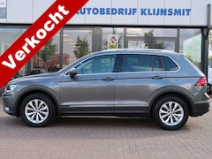 Volkswagen Tiguan - 1.4 TSI Connected Series | Trekhaak | Navigatie |