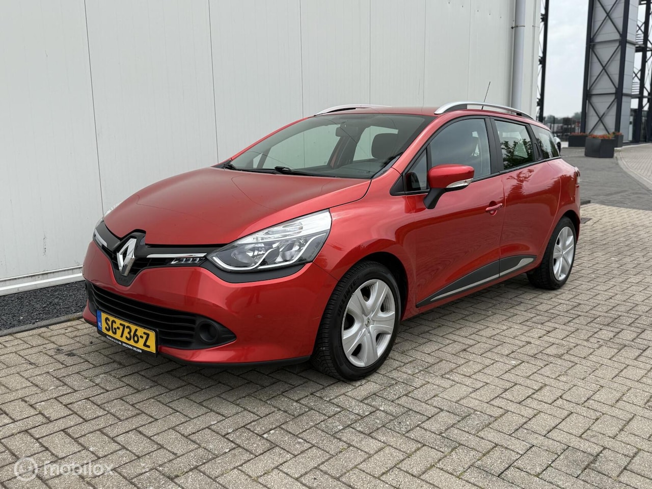 Renault Clio Estate - 1.2 Airco Cruise BT Bass Reflex Audio - AutoWereld.nl