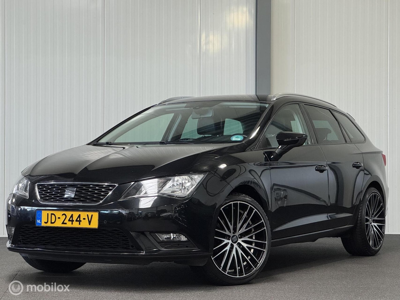 SEAT Leon ST - 1.2 TSI Style [ trekhaak leder/alcantara cruise LM ] - AutoWereld.nl