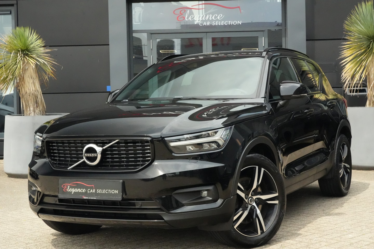 Volvo XC40 - 1.5 T4 Recharge R-Design Expression 211pk HarmanKardon/Trekhaak/Camera - AutoWereld.nl