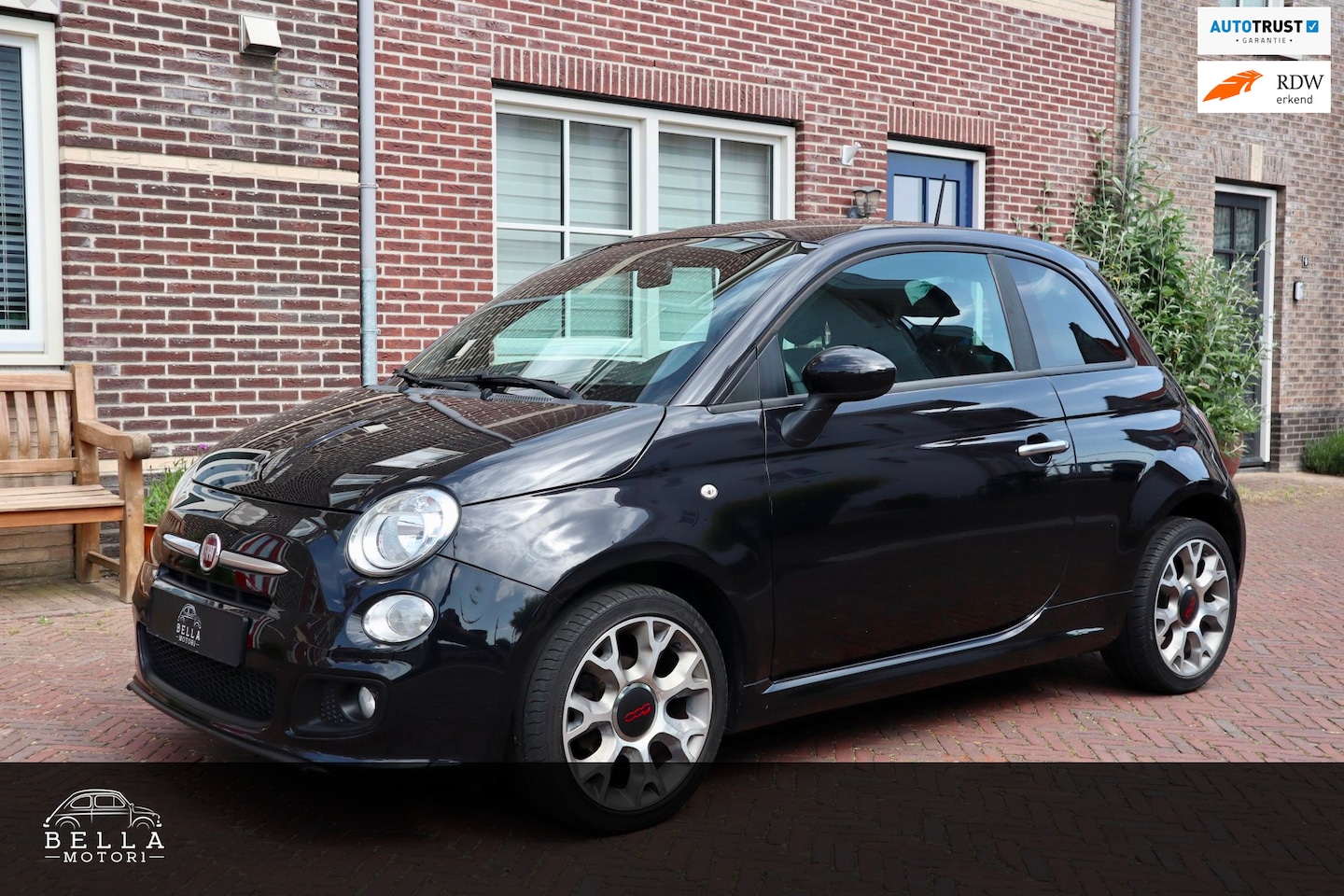 Fiat 500 - 1.2 Sport | Sportstoelen | 16 inch lichtmetalen velgen | Parkeersensoren | Donker glas - AutoWereld.nl