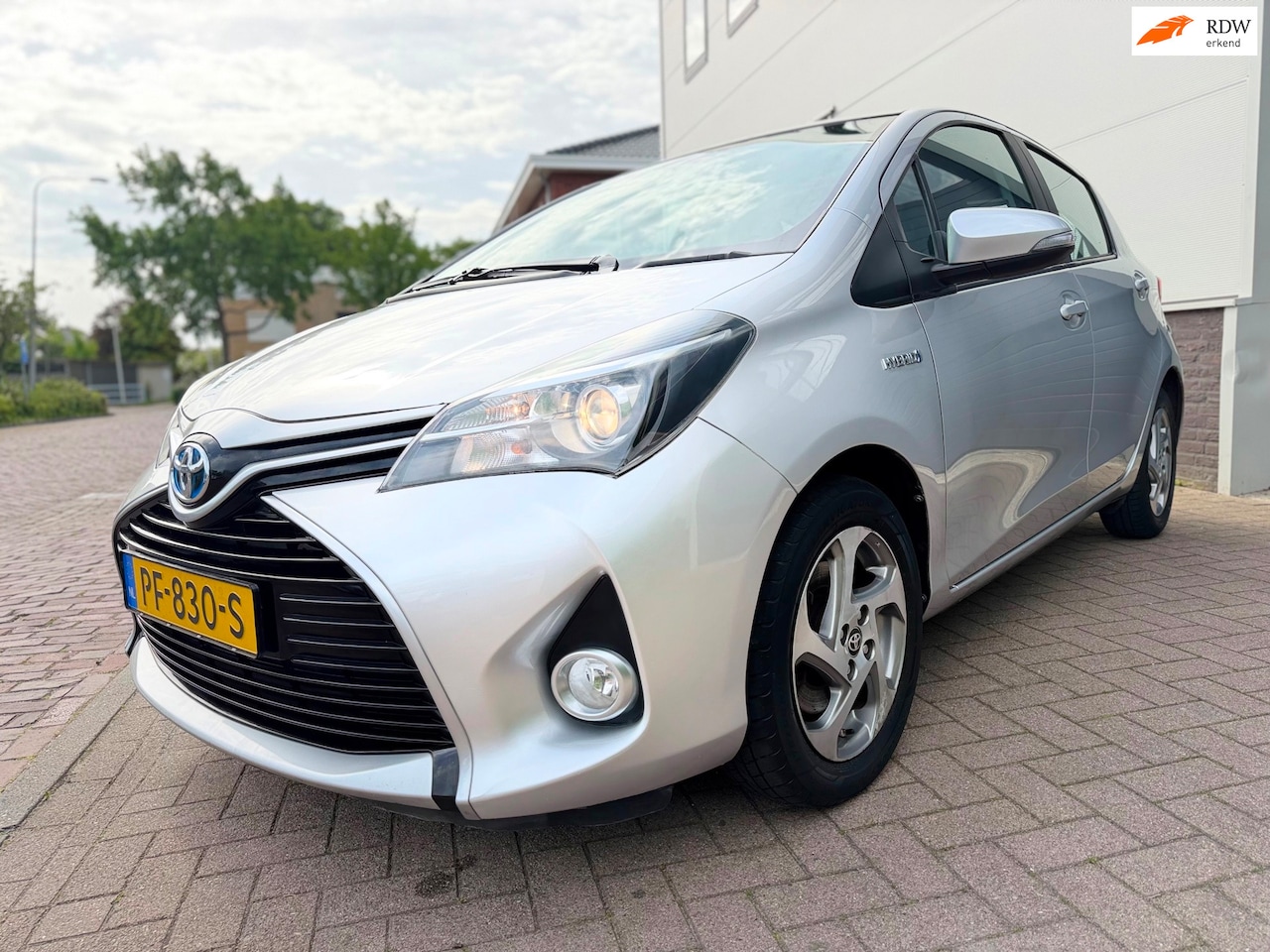 Toyota Yaris - 1.5 Hybrid Lease Limited Bi-Tone/Automaat/Navi/Camera/Climate-c/Goed-onderhouden - AutoWereld.nl