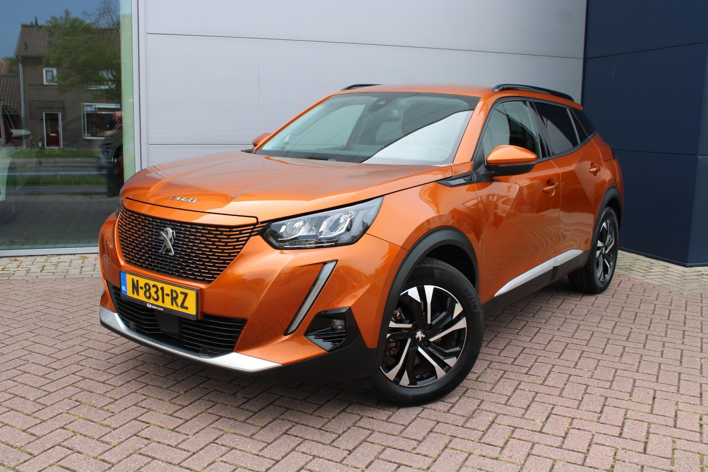 Peugeot e-2008 - EV Allure Pack 50 kWh - AutoWereld.nl