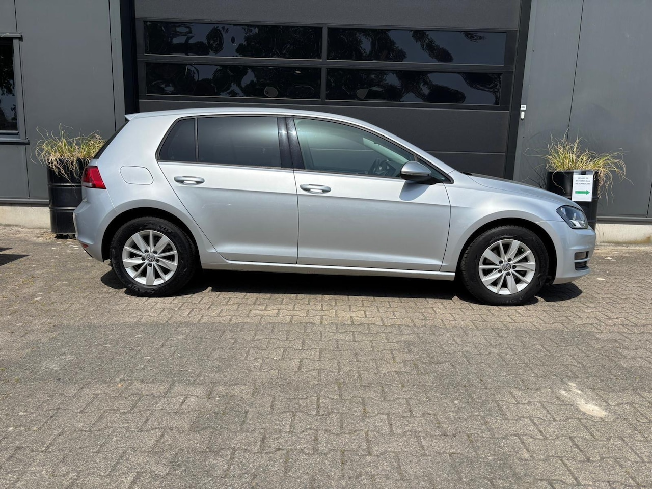 Volkswagen Golf - 1.2 TSI Business Edition Connected | Climate Control | Cruise Control | Trekhaak |56.675 k