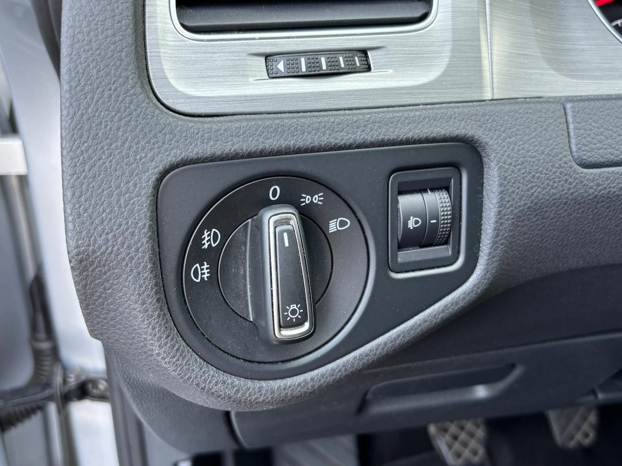 Volkswagen Golf - 1.2 TSI Business Edition Connected | Climate Control | Cruise Control | Trekhaak |56.675 k