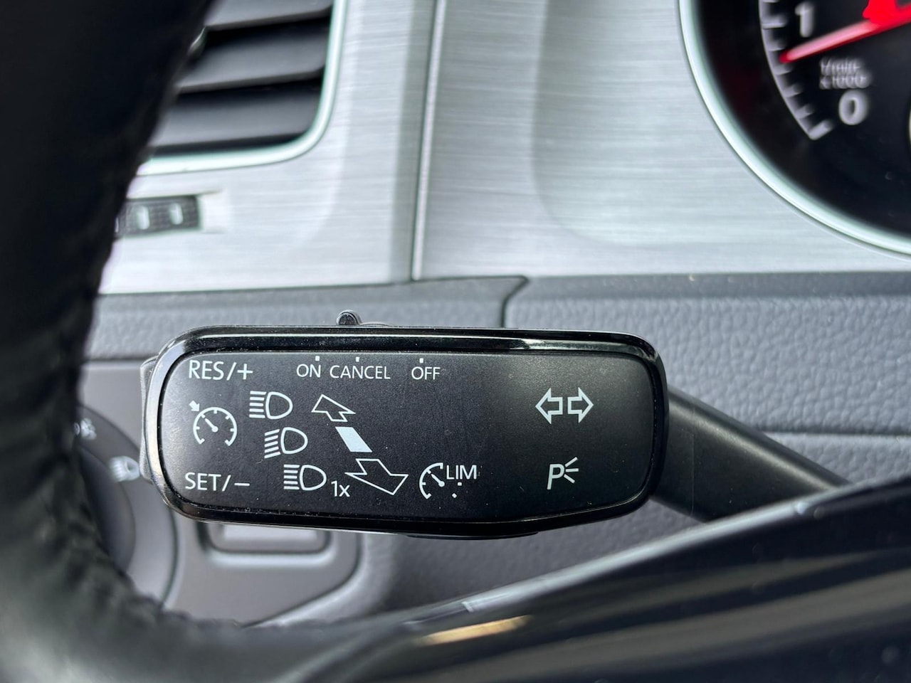 Volkswagen Golf - 1.2 TSI Business Edition Connected | Climate Control | Cruise Control | Trekhaak |56.675 k