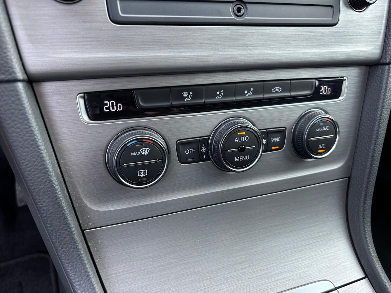 Volkswagen Golf - 1.2 TSI Business Edition Connected | Climate Control | Cruise Control | Trekhaak |56.675 k