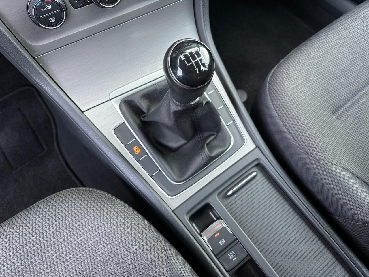 Volkswagen Golf - 1.2 TSI Business Edition Connected | Climate Control | Cruise Control | Trekhaak |56.675 k