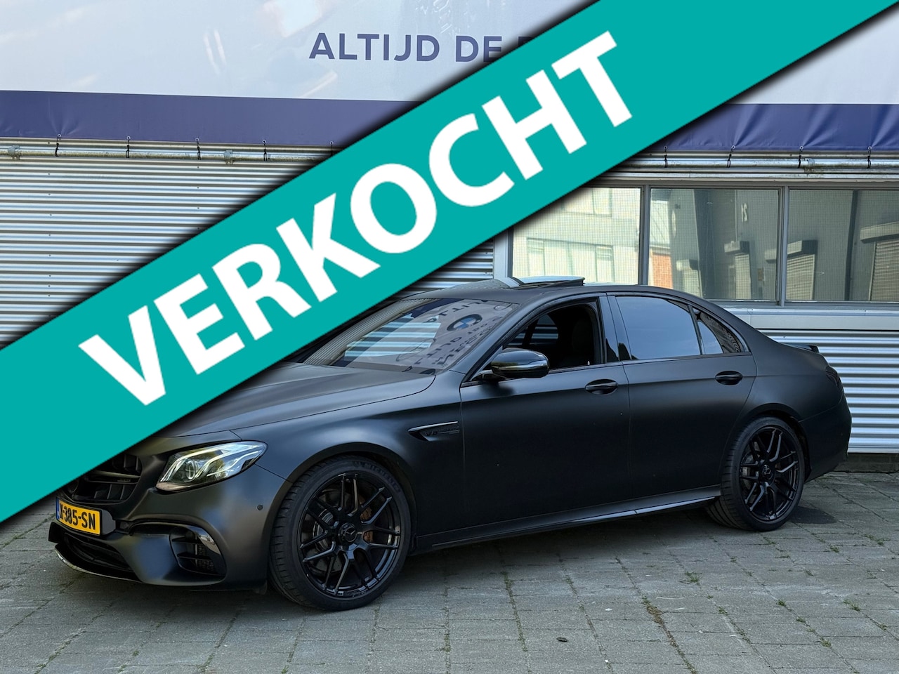 Mercedes-Benz E-klasse - AMG 63 4MATIC Premium Plus Downpipe 612pk+ l Headup l Matzwart Wrap l Burmester l Memory+S - AutoWereld.nl