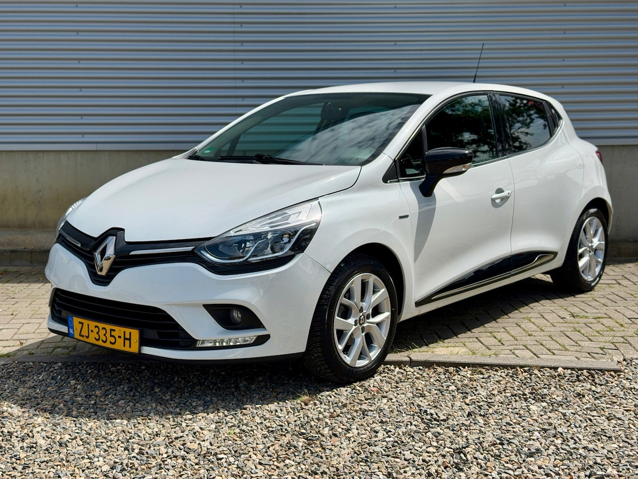 Renault Clio - 90pk TCe Limited [ 2e eig, dealer oh, keyless ] - AutoWereld.nl