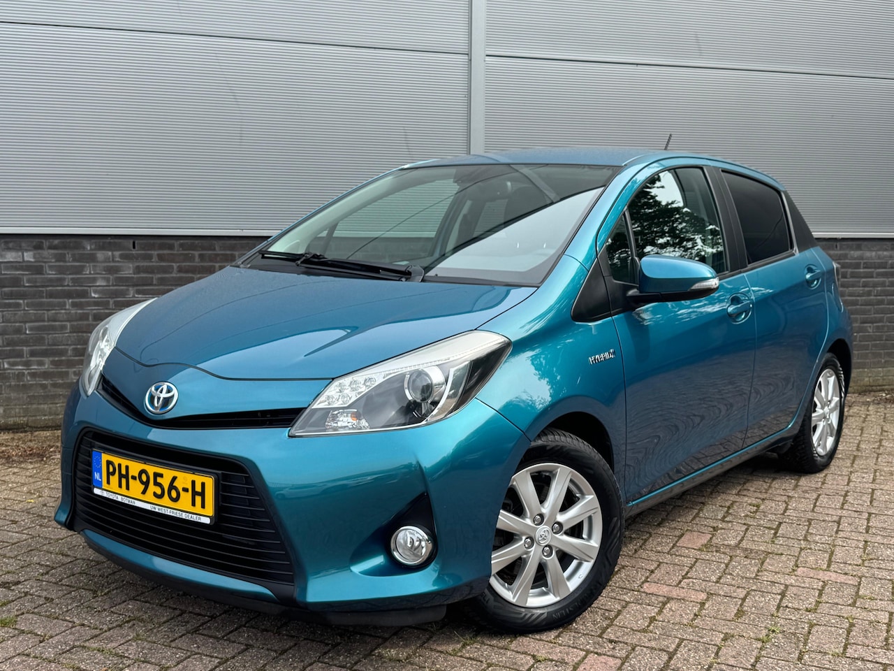 Toyota Yaris - 1.5 Full Hybrid Aspiration Limited - AutoWereld.nl