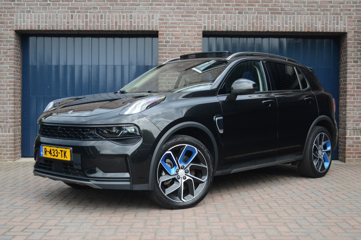 Lynk & Co 01 - 1.5 Plug-In Hybride | Black Edition | NL-Auto | 360 Camera | Panoramadak - AutoWereld.nl