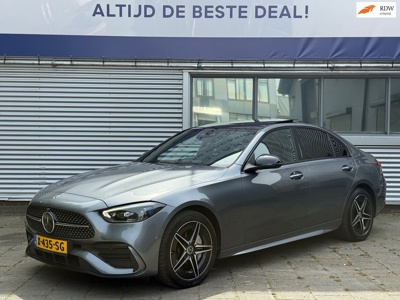 Mercedes-Benz C-klasse - 300 e AMG Line l Pano l Night l ILS l Camera l ACC l 313pk l - AutoWereld.nl