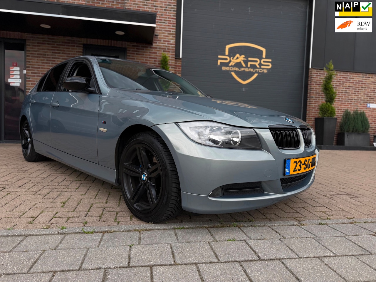 BMW 3-serie - 318i Dynamic Executive Automaat Sport Airco Navi Car Play Cruise Control Elk.Ramen zeer ne - AutoWereld.nl