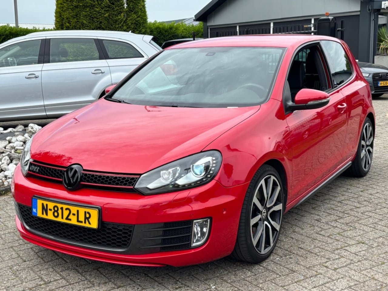 Volkswagen Golf - 2.0 GTI Adidas Edition DSG Automaat 2010 Rood 257/4410 - AutoWereld.nl