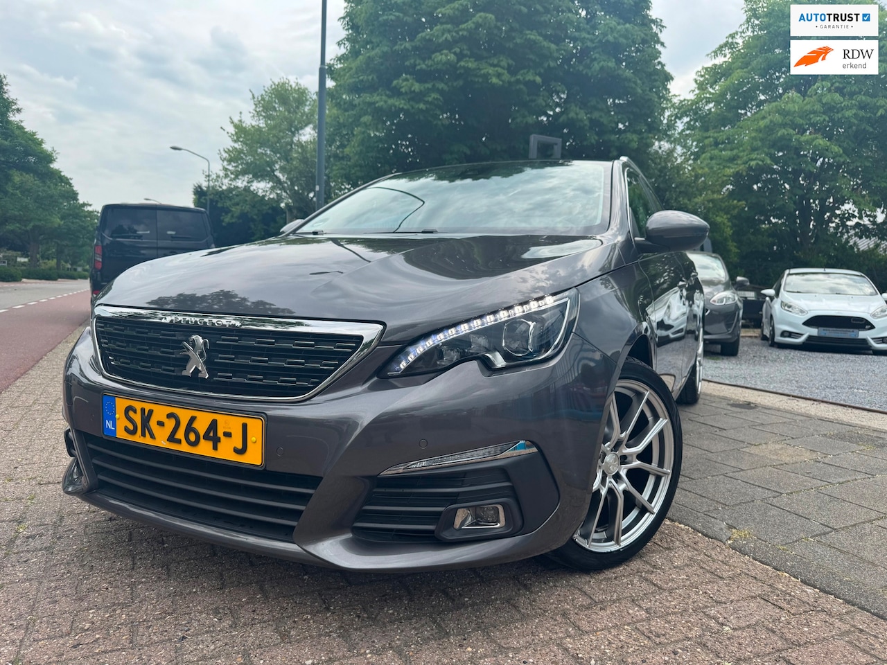 Peugeot 308 SW - 1.2 PureTech Allure Clima Navi 18” Trekh - AutoWereld.nl