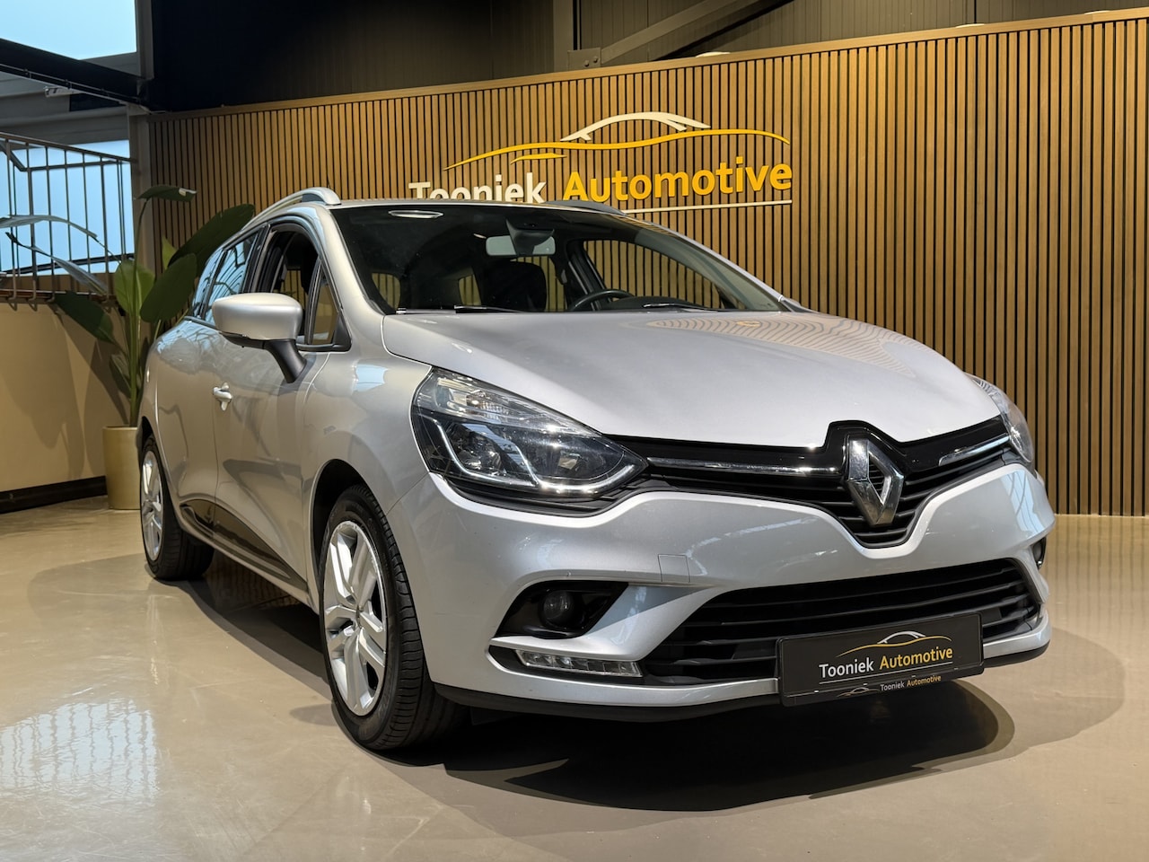 Renault Clio Estate - 0.9 TCe Intens cruise control | Airco | Navi Full Map | Apple Car Play - AutoWereld.nl