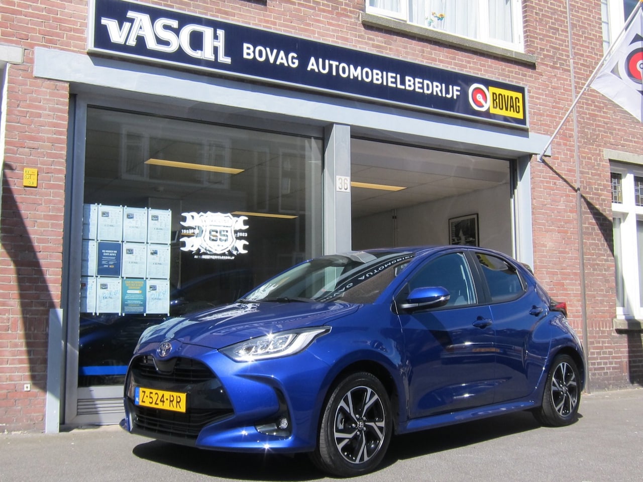 Toyota Yaris - 1.5 Hybrid 115 First Edition Unieke KM All In Prijs - AutoWereld.nl