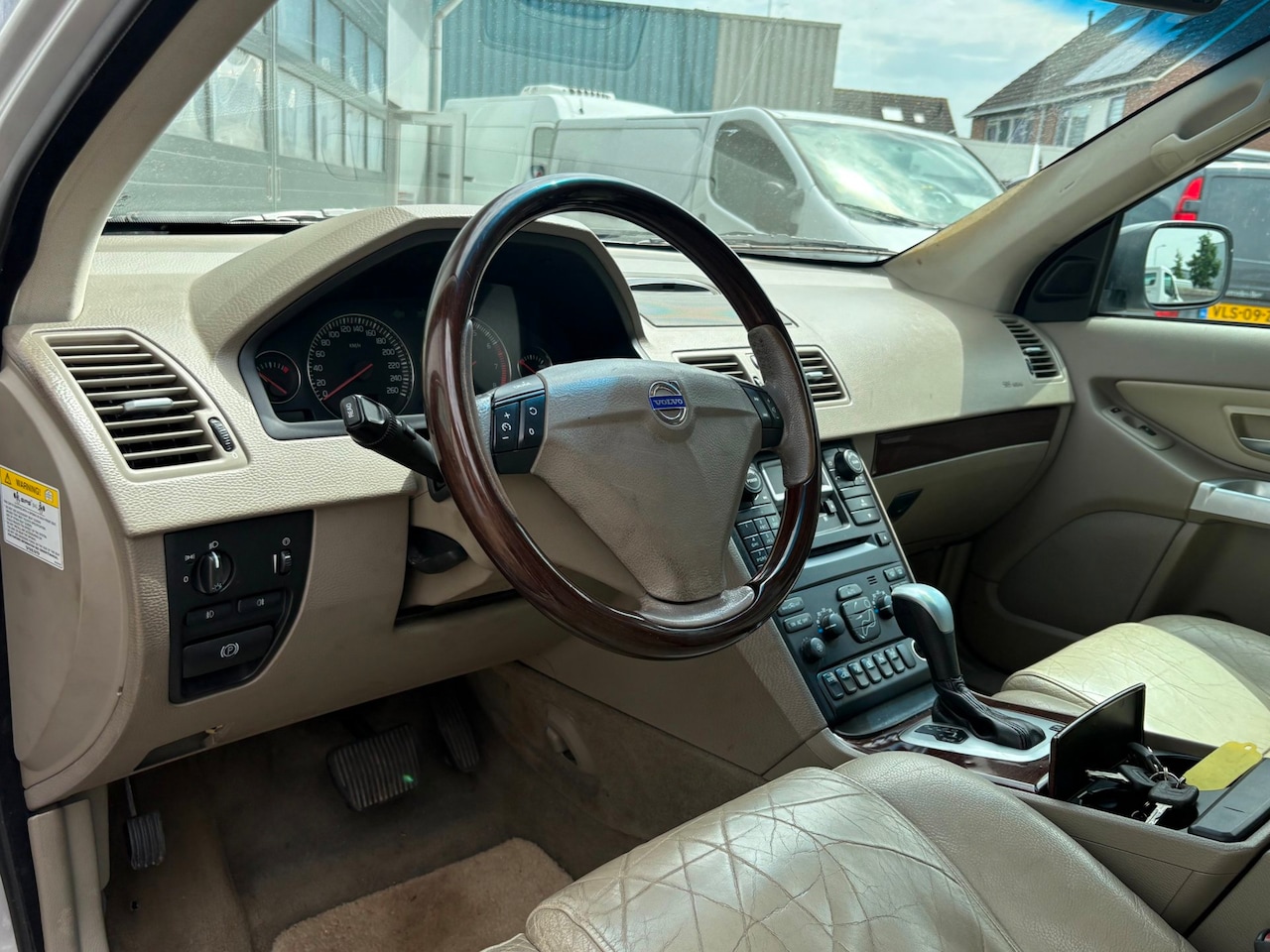 Volvo XC90 - 2.5T Autom. 4WD 7-pers. MOTOR TIKT - AutoWereld.nl