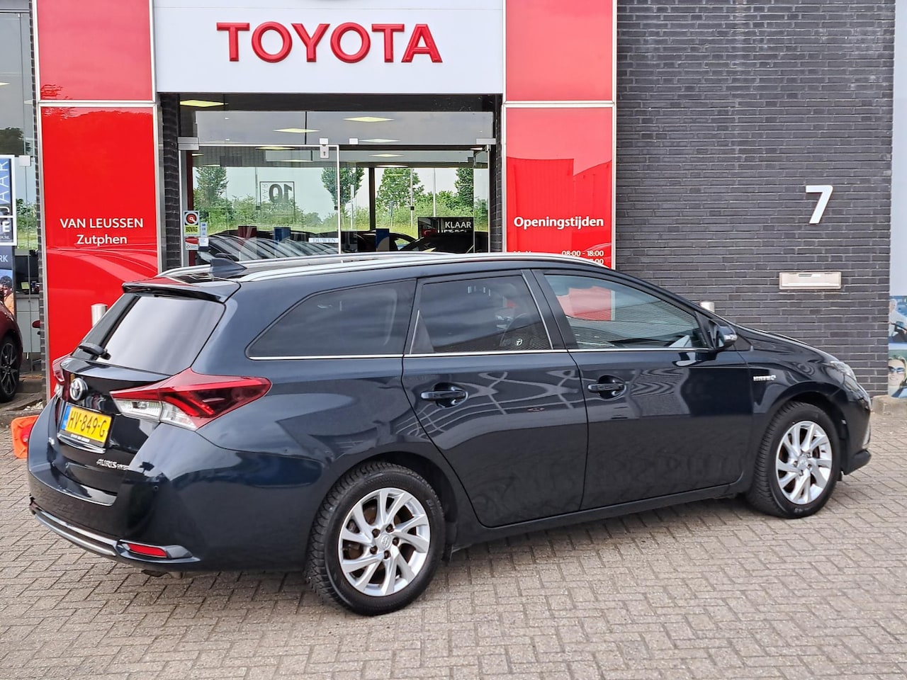 Toyota Auris Touring Sports - 1.8 Hybrid Executive STOELVERWARMING CRUISE CONTROL DEALER ONDERHOUDEN - AutoWereld.nl