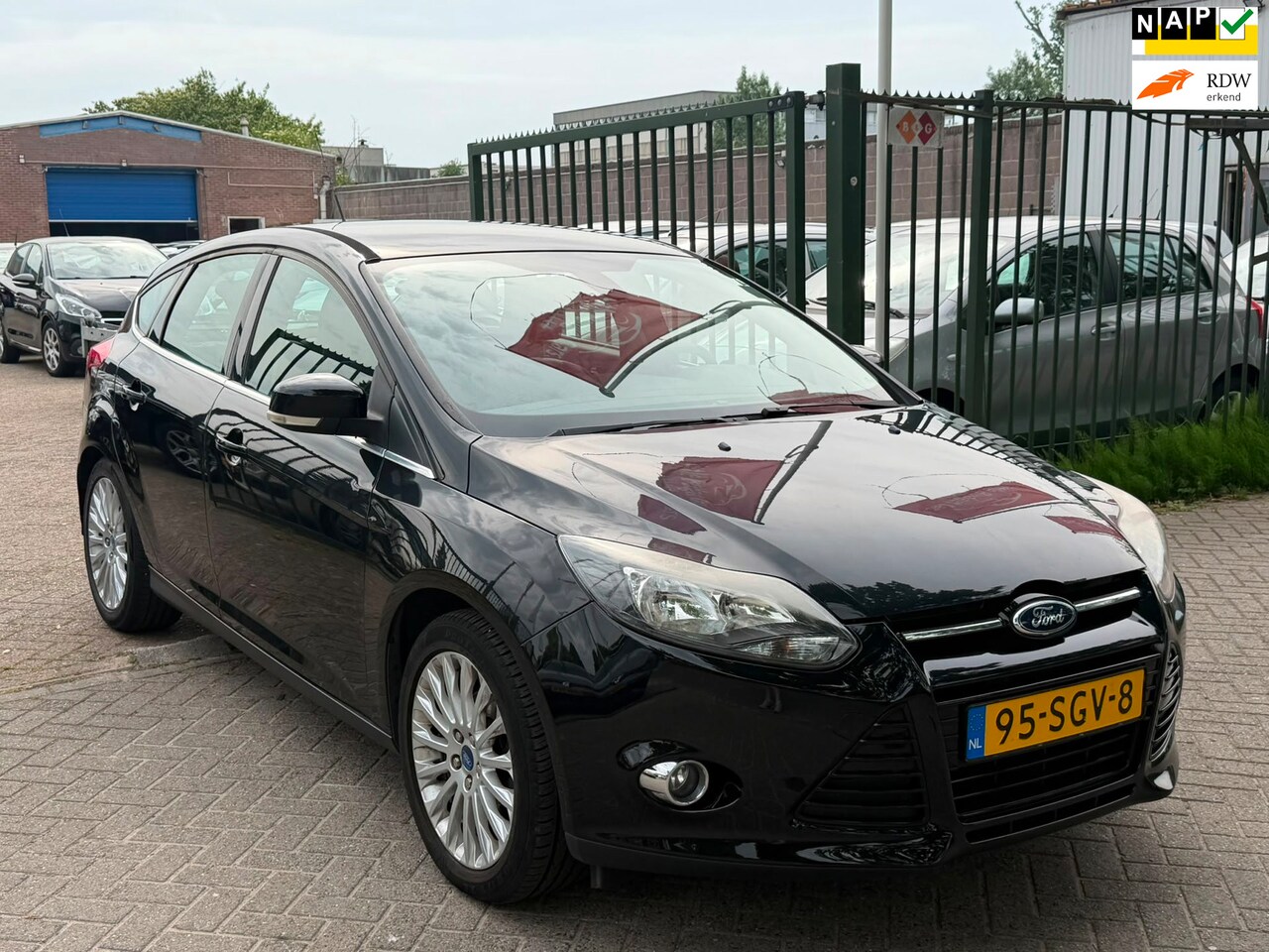 Ford Focus - 1.6 TI-VCT First Edition 2e eigenaar dealer onderhouden luxe uitvoering airco cruis contro - AutoWereld.nl